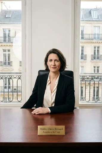 Portrait de Maître Claire Renaud, avocate fondatrice de Renaud Avocats